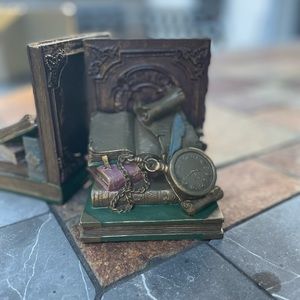 Wonderland style book ends